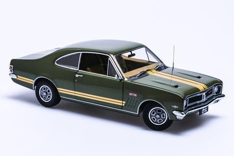 Vedoro Green With Antique Gold Interior 1:18 Scale Model Car
