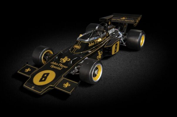 Pocher 1972 British GP Emerson Fittipaldi Lotus 72D 477 Piece 1:8 Scale Die-Cast Model Kit