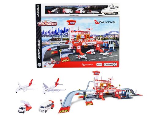 Majorette Qantas Airport Play Set With Bonus Pack of 4 Diecast Vehicles Airbus A380 + Boeing 787 + Wolkswagen Crafter + Toyota Hiace Ages 5+