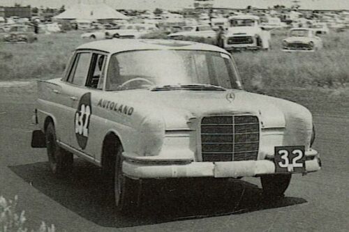 1961 Phillip Island Winner Bob Jane/Harry Firth #32 Mercedes Benz 220SE 1:43 Scale Model Car