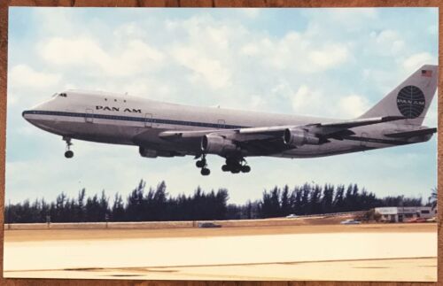 Pan Am American World Airways Original Postcard - 747 at Detroit Metro 1970s