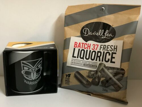 Gift Pack With New Zealand Warriors NRL Logo Coffee Mug + Darrell Lea Batch 37 Fresh Liquorice 260g in Gold Bag