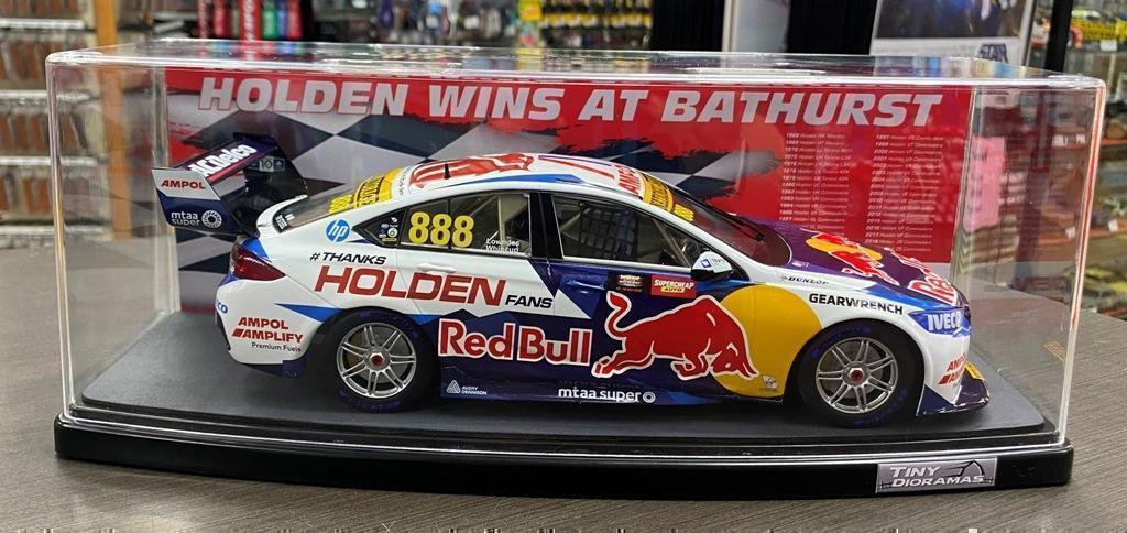 2020 Final Factory Holden Supercar Jamie Whincup & Craig Lowndes #888 Red Bull Racing Holden ZB Commodore 1:18 Scale Model Car + Holden Wins At Bathurst Tiny Dioramas Slimline 1:18 Scale Display Case